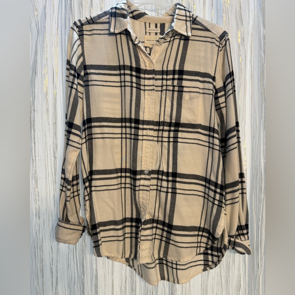✨AE PLAID BUTTON UP